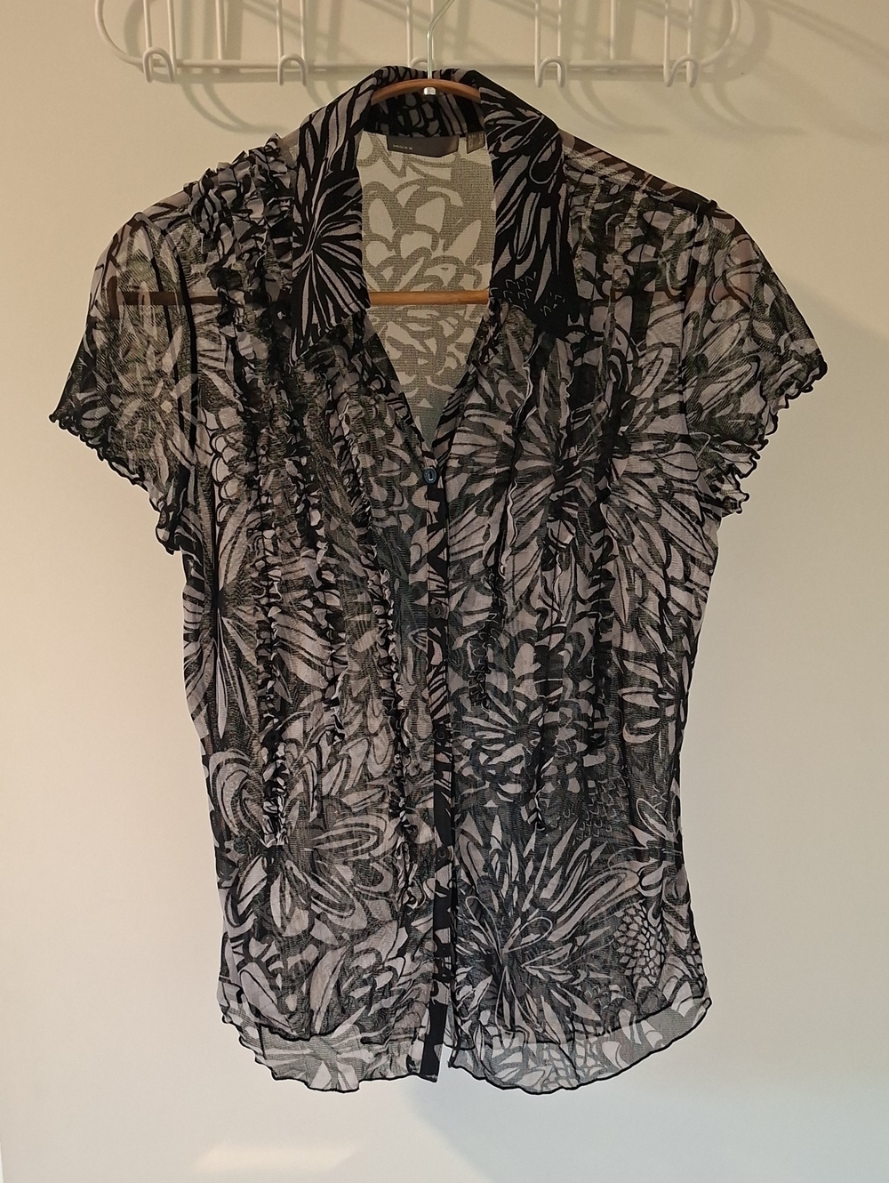 Mexx Vintage Y2K Sheer Floral Lettuce-hem Short-sleeve Black/Gray Shirt (Size M)